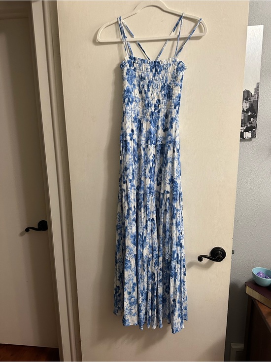Abercrombie & Fitch Dresses & Skirts - Abercrombie Blue and White Floral Smocked Maxi Dress
